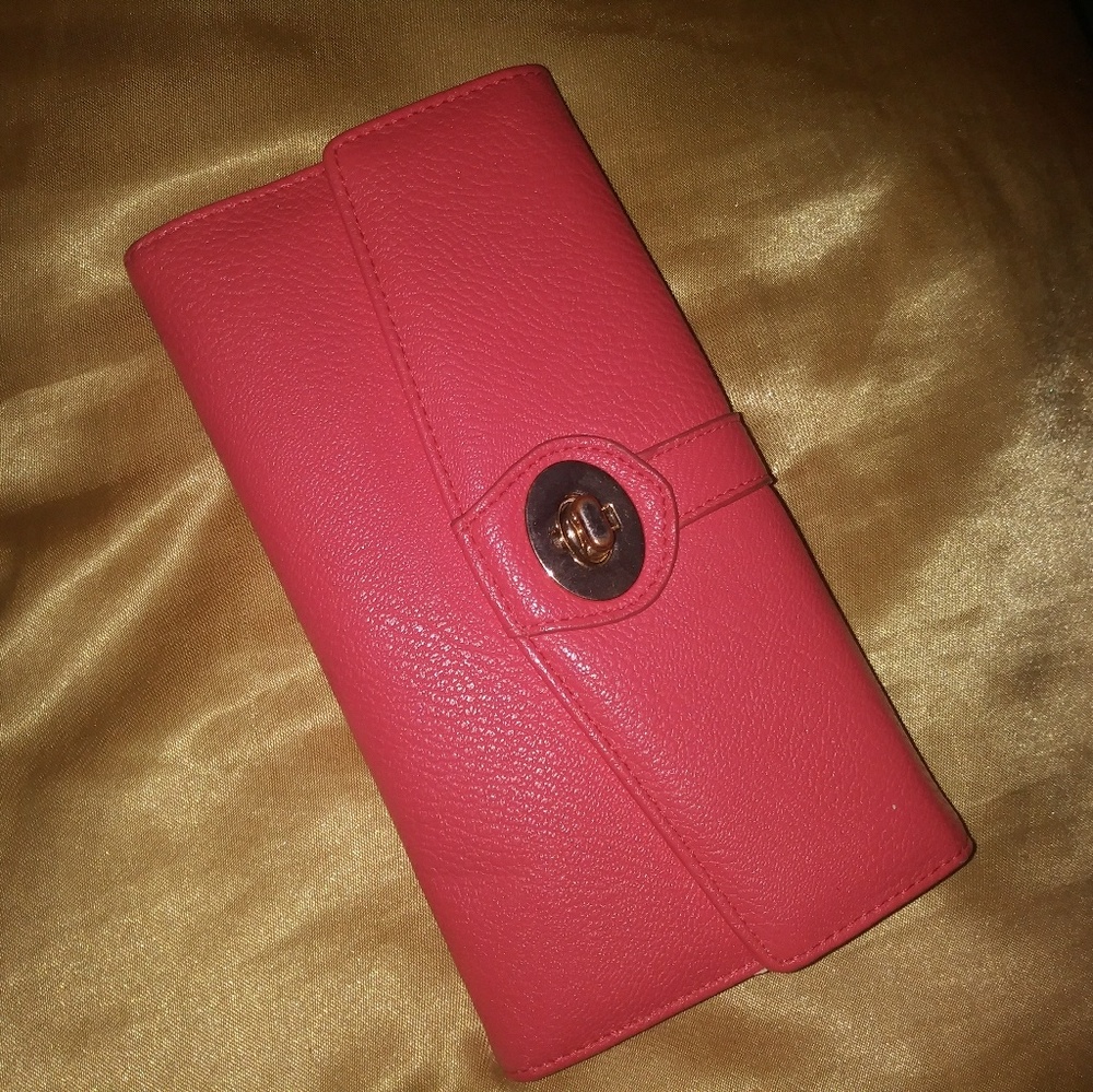 Salmon Clutch